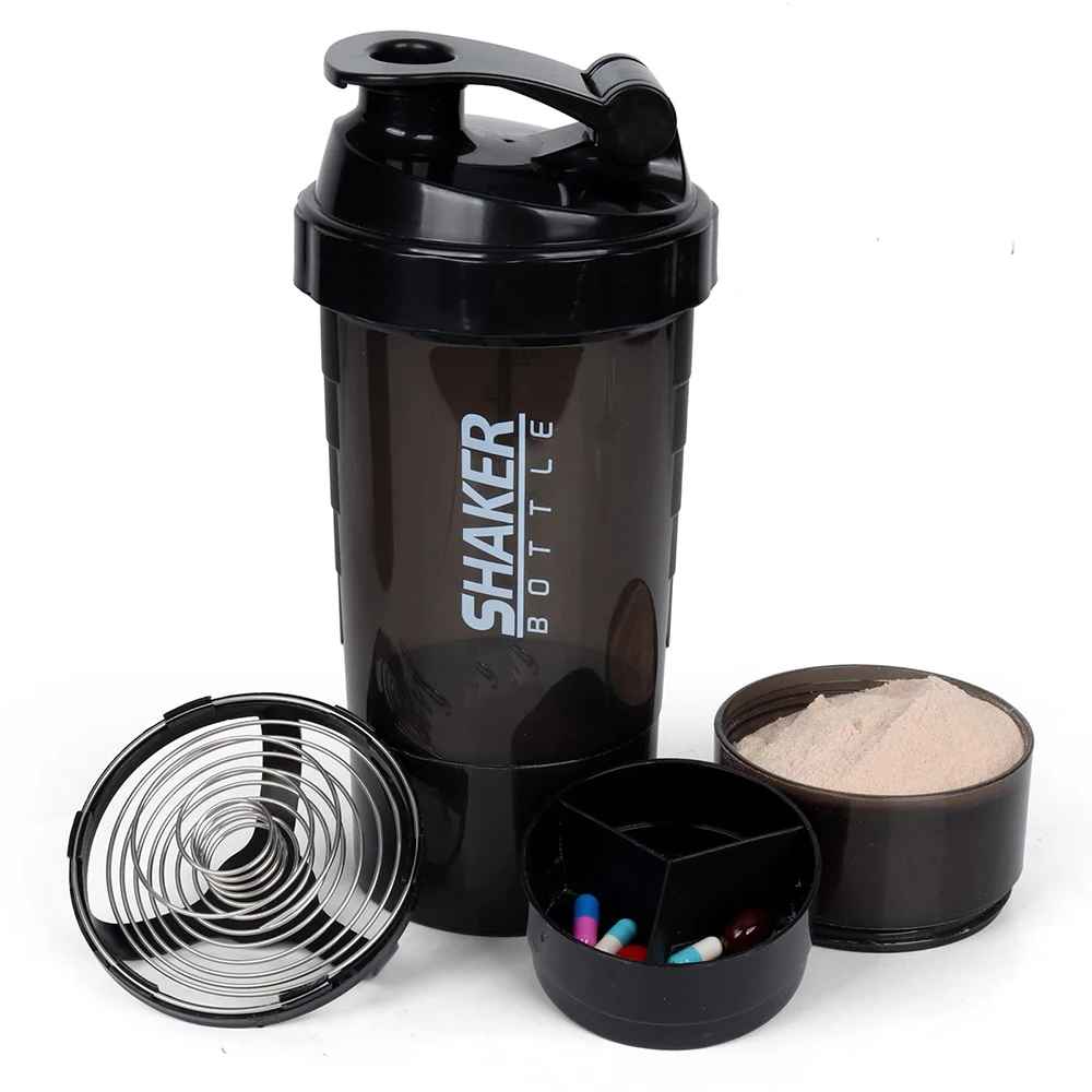 Gros plan sur les compartiments de stockage du shaker pour poudre et pilules