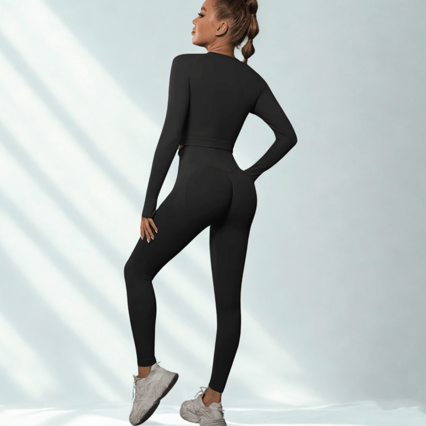 Legging sport femme noir, une pièce maîtresse pour une garde-robe d'entraînement complète et stylée
