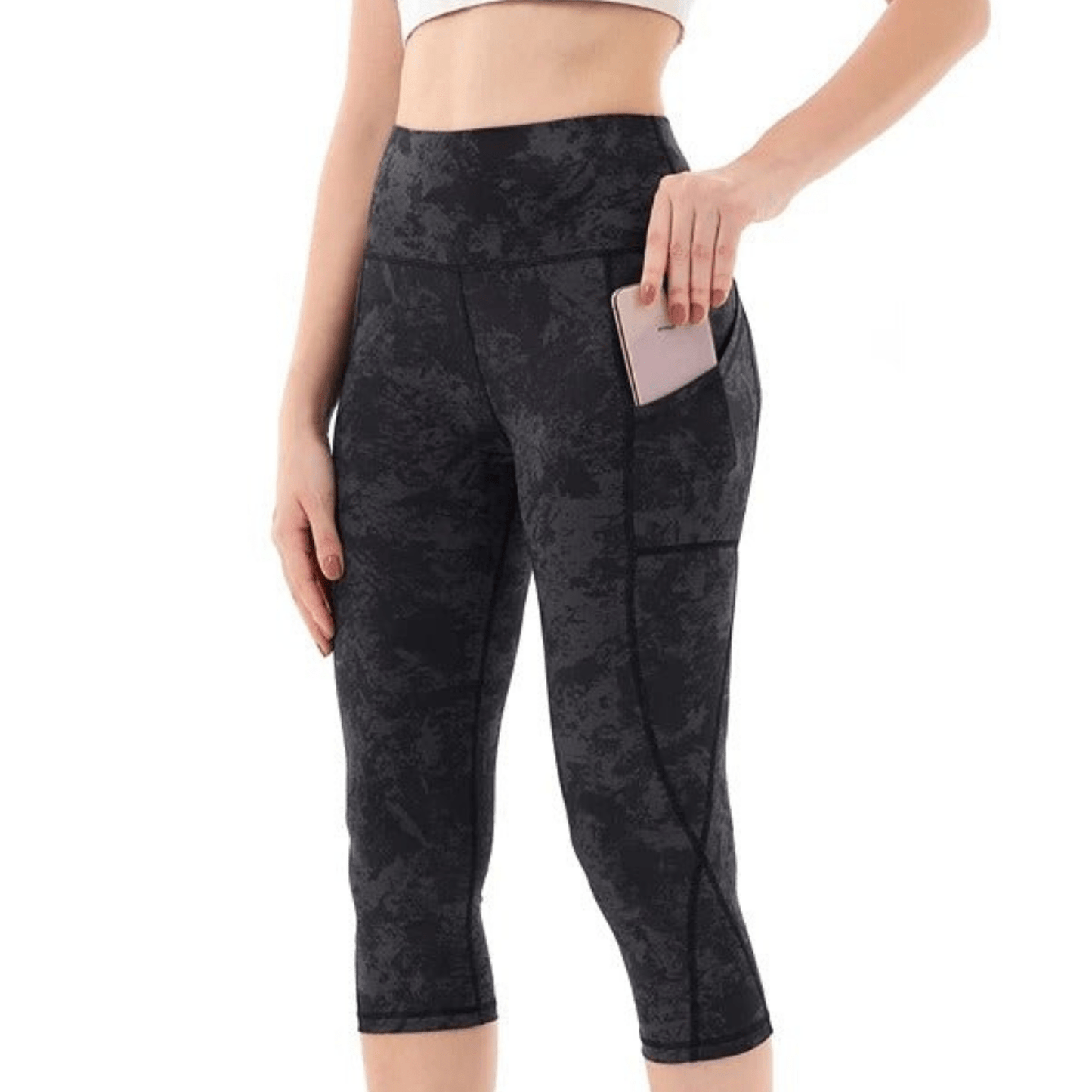 Poches intégrées discrètes du legging court imprimé pour ranger smartphone clés carte pendant sport
