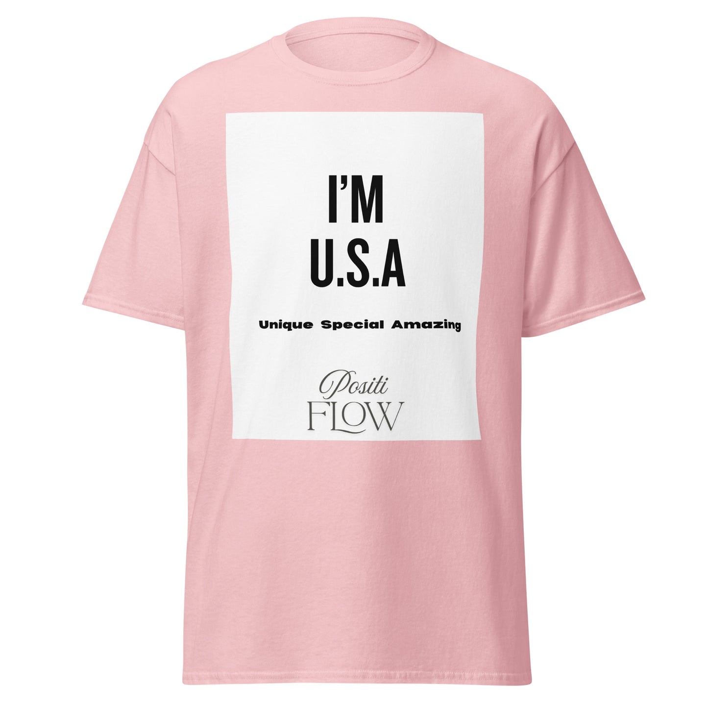 T-shirt rose avec le design i'm USA, soigneusement plié.