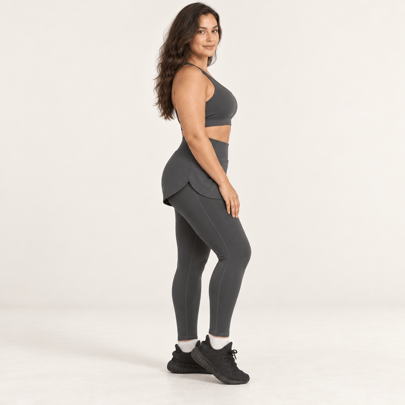 Legging short 2 en 1 gris vu de profil, longueur du short superposé