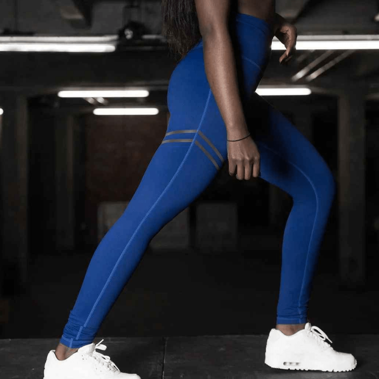 Confiance retrouvée femme legging sculptant bien-être épanouissement