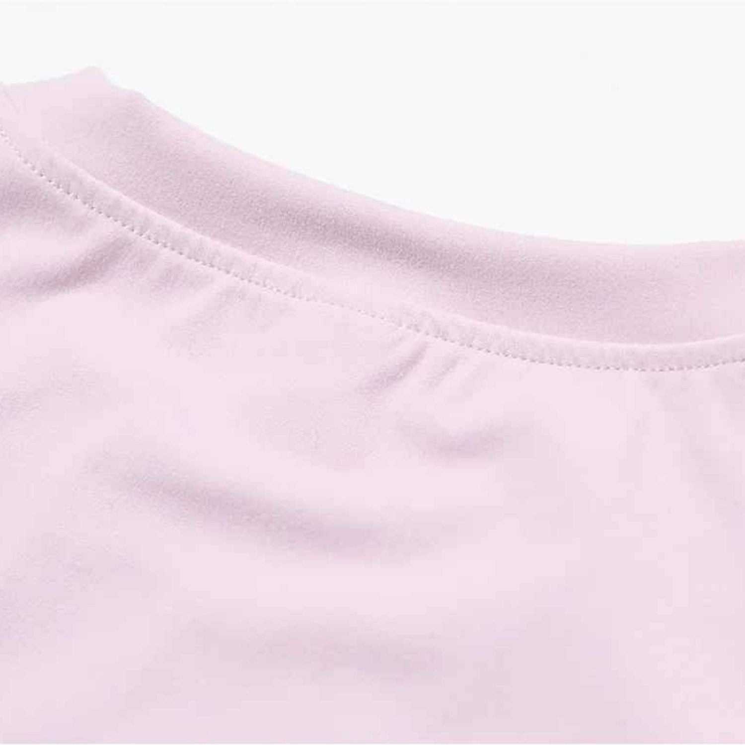 Détail tissu technique t shirt femme anti-transpiration