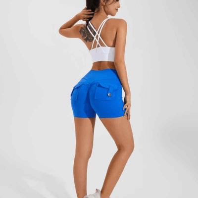 Femme en short sport running, énergie et vitalité pour le bien-être cardio