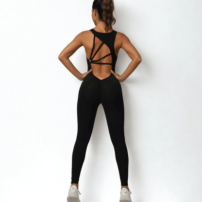 Femme portant tenue yoga stretch souple