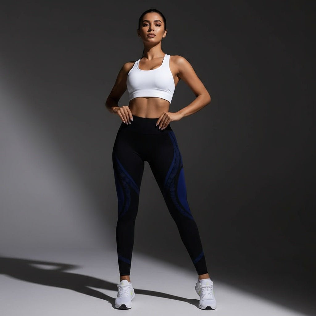 Femme confiante portant legging noir femme power pendant séance fitness musculation en salle de sport