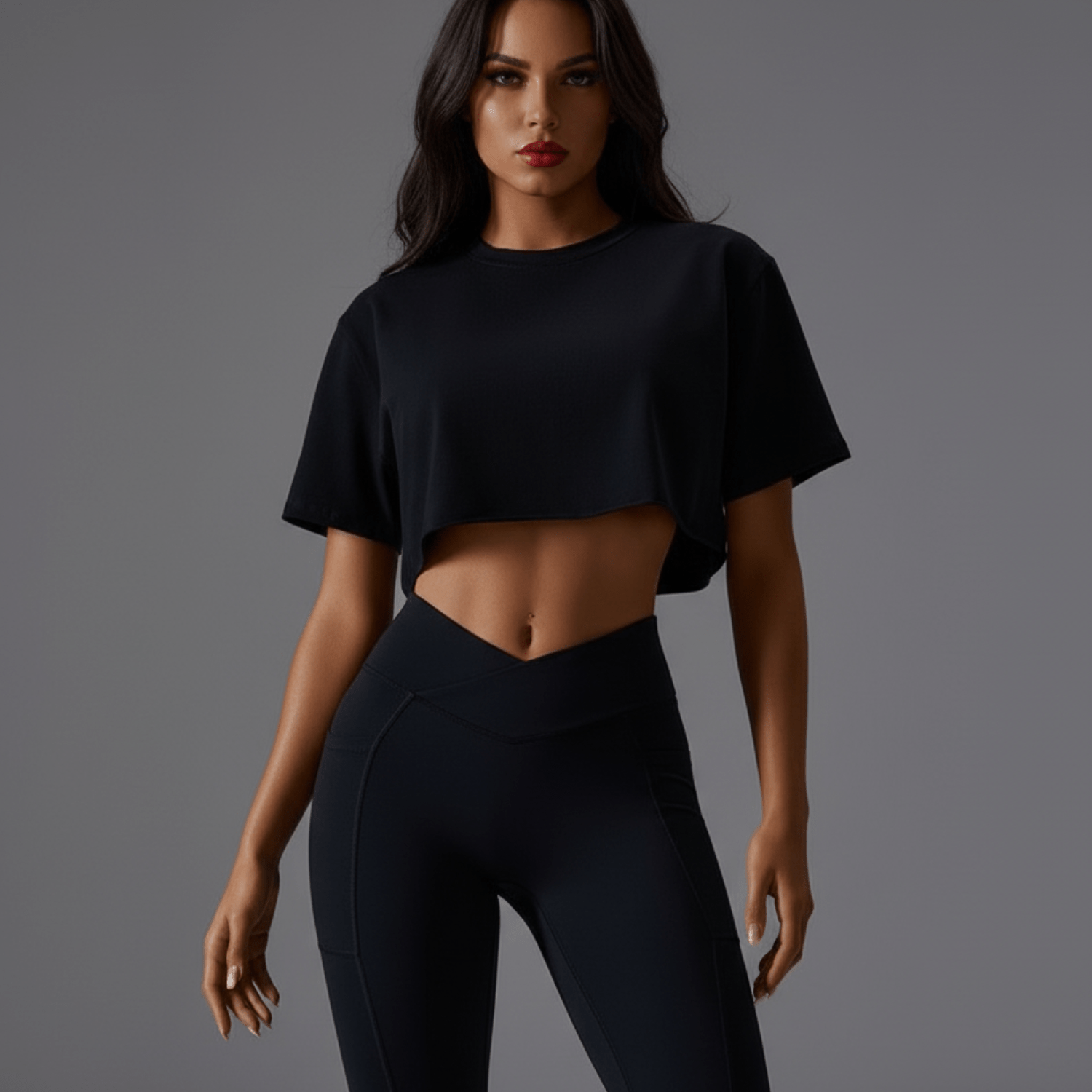 Femme portant t shirt boxy silhouette oversize décontractée style sport-chic