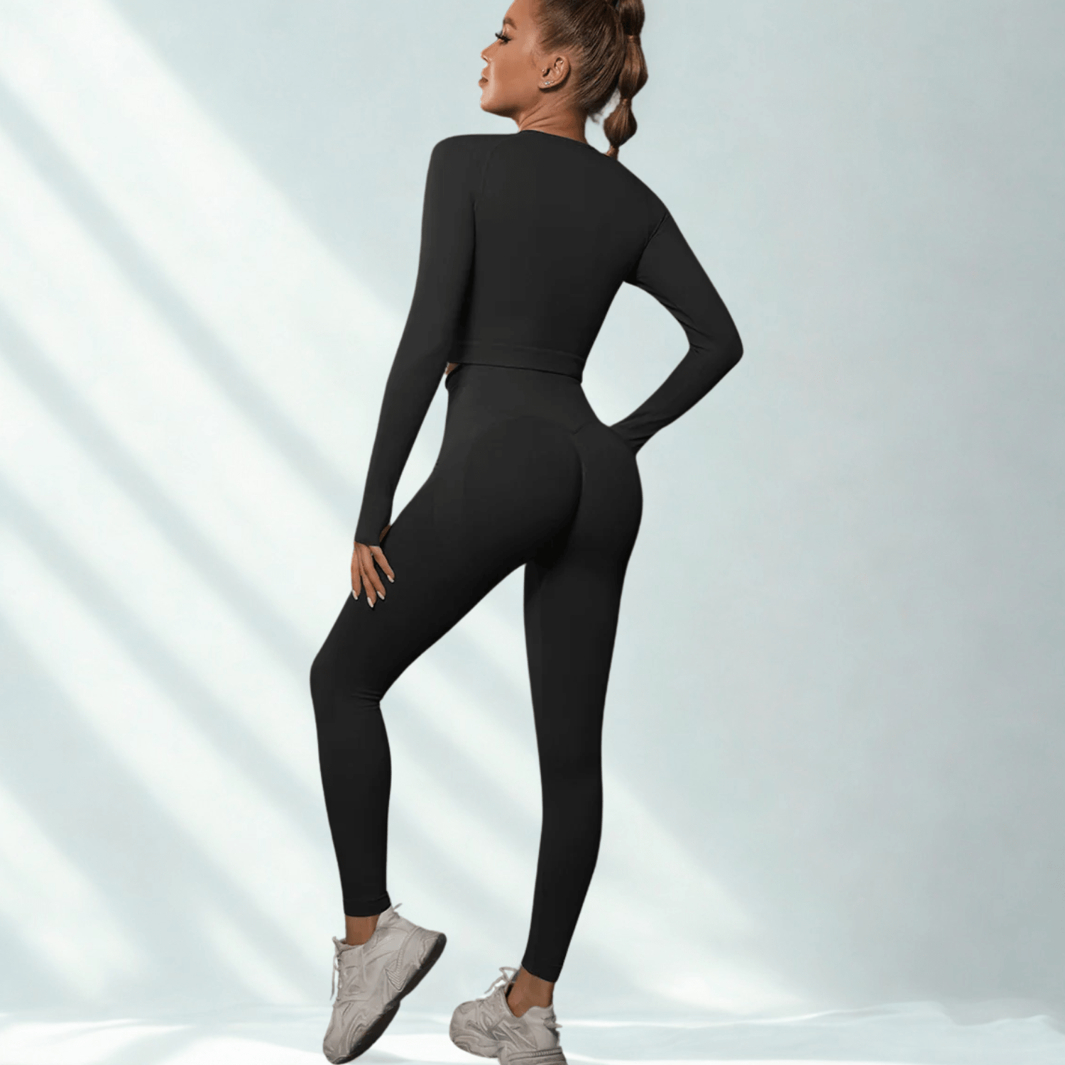 Legging sport femme noir, une pièce maîtresse pour une garde-robe d'entraînement complète et stylée