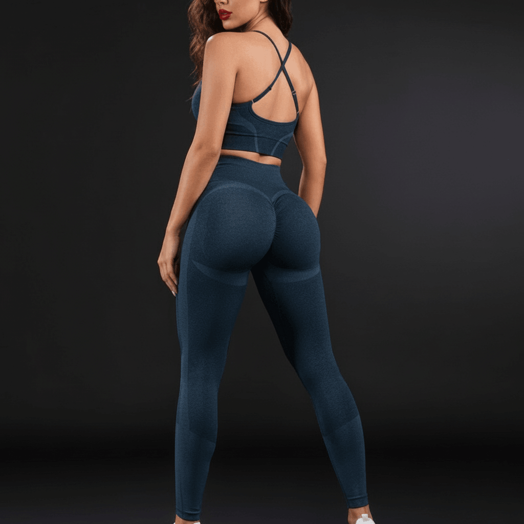 Mannequin taille M tenue sport femme chic ensemble fitness élégant coupe parfaite