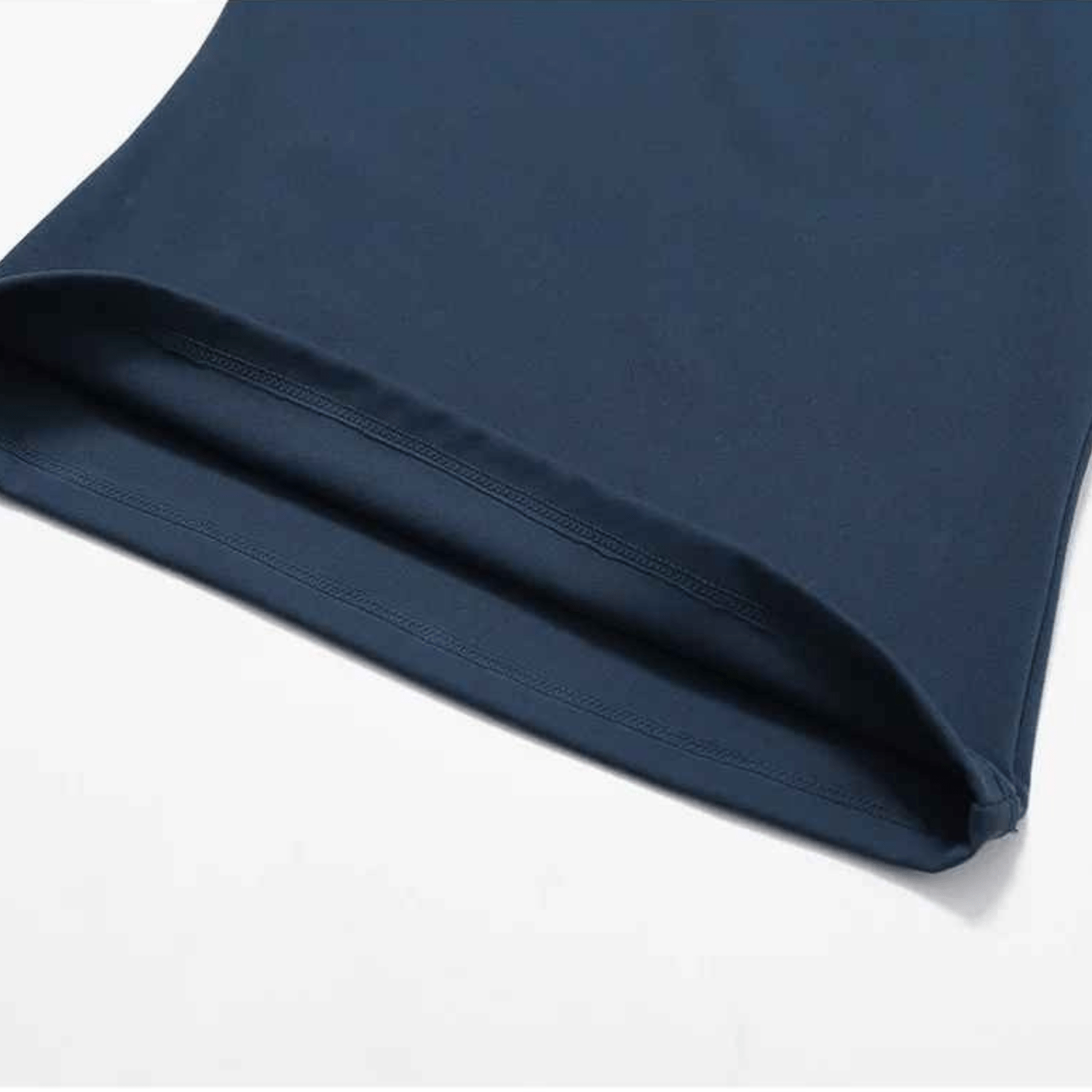 T-shirt compressif à manches longues femme, vêtement de sport technique plié