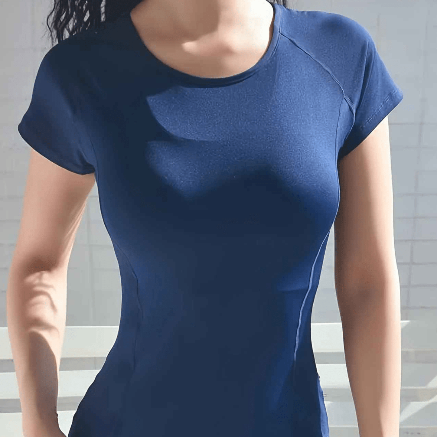 T-shirt fitness femme bleu marine - haut technique anti-transpiration élégant