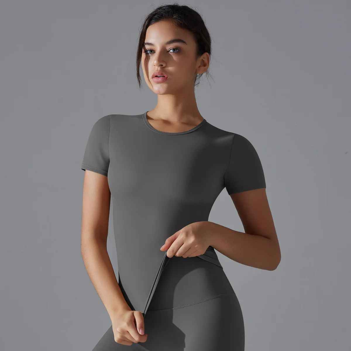 Tee shirt femme push up effet sculptant galbe naturel séchage rapide gris