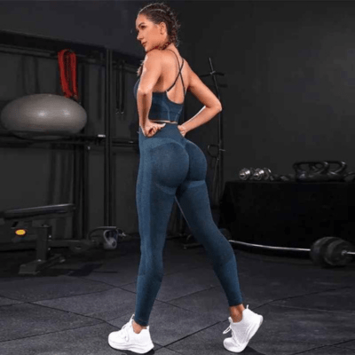 Tenue sport femme chic vue arrière ensemble fitness élégant coupe flatteuse