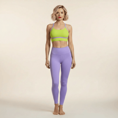 Tenue de yoga femme brassière lime bretelles lavande legging lilas taille haute vue de face élégante