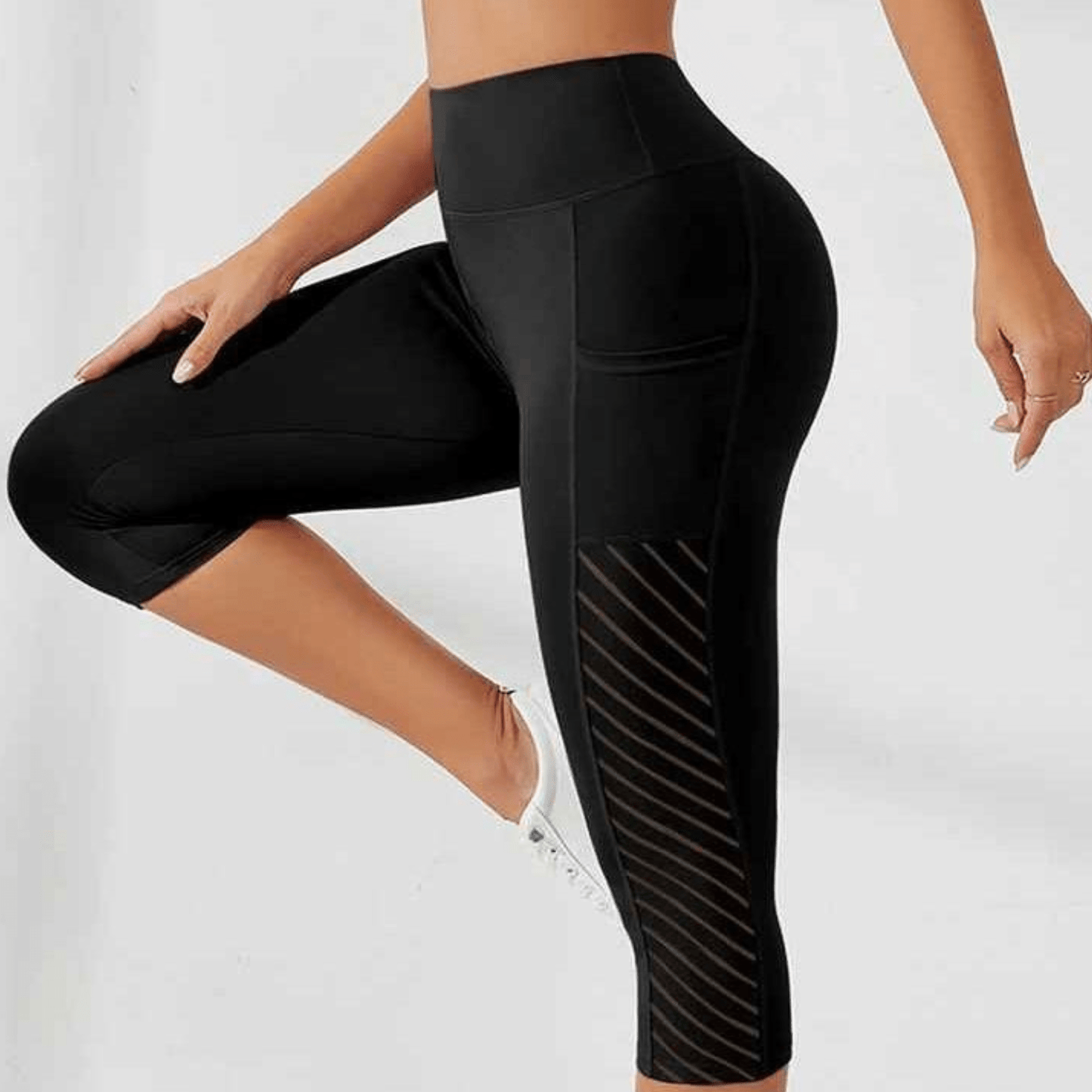 Tissu stretch extensible quatre directions du legging capri permettant liberté de mouvement totale pour running et fitness