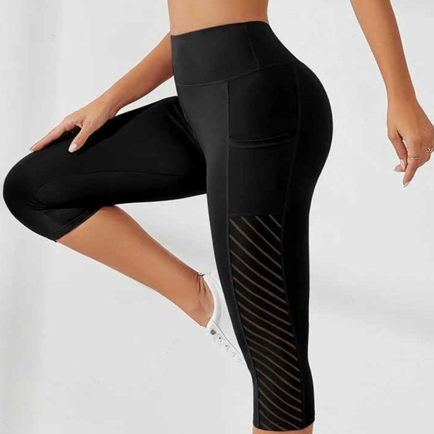 Tissu stretch extensible quatre directions du legging capri permettant liberté de mouvement totale pour running et fitness