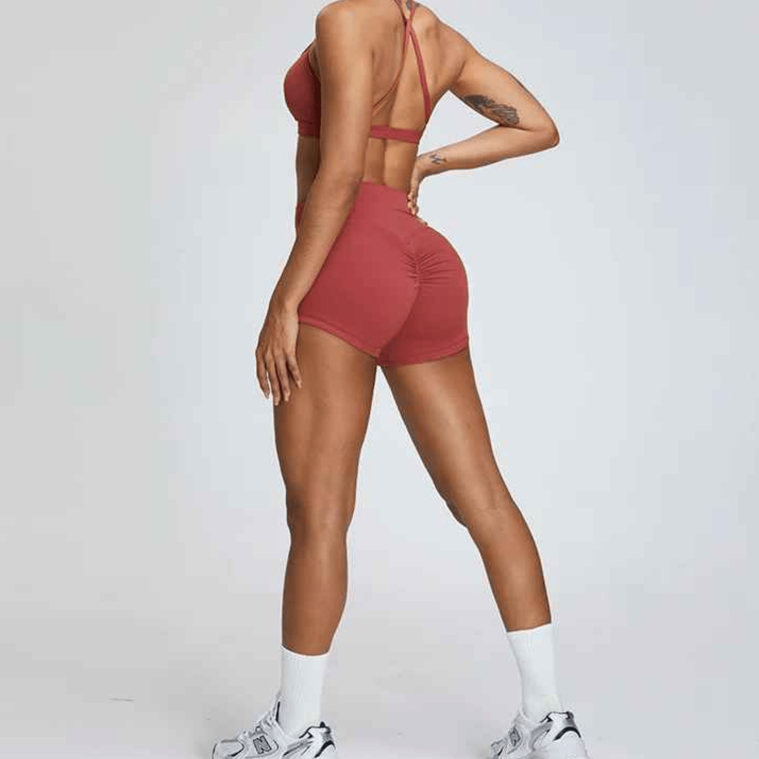 Vue profil brassiére sport dos croisé performance élégante sophistiquée