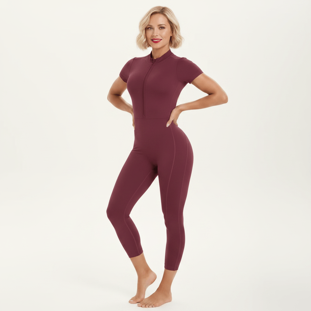 Body sport femme bordeaux manches courtes zip col montant coupe ajustée vue face