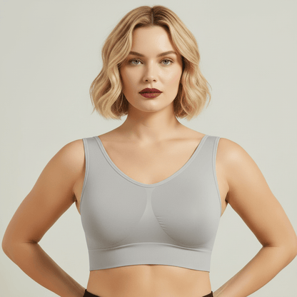 Brassière sport grande taille sans couture gris clair portée de face, vue du buste