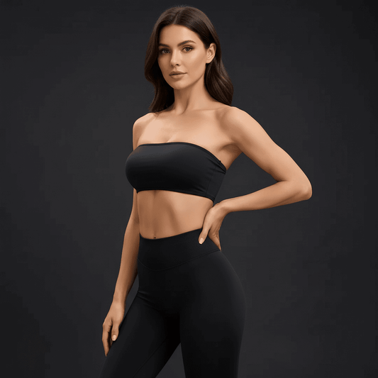 Brassiere Sport Push Up noire portée par une femme avec legging assorti dans un studio premium sombre