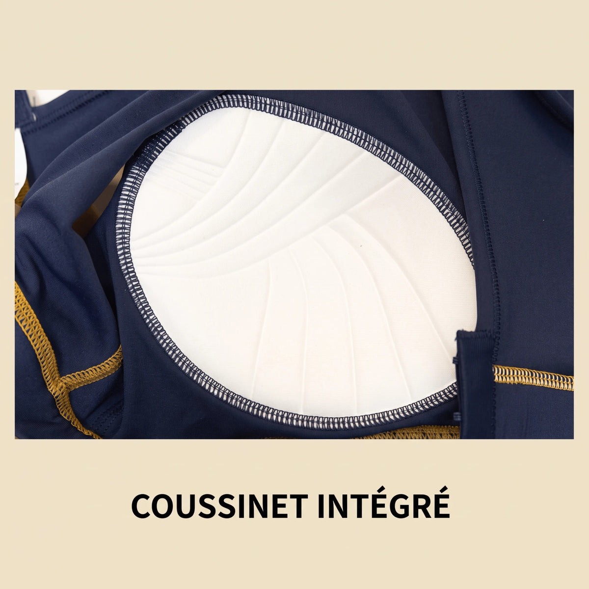 Coussinet intégré dans un bonnet de la brassière de sport, vue de l'intérieur