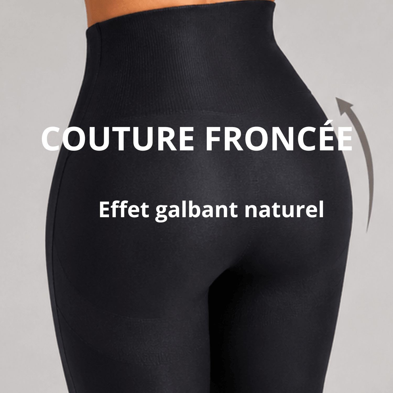 Collant anti cellulite noir avec couture froncée, effet galbant naturel, studio gris clair.