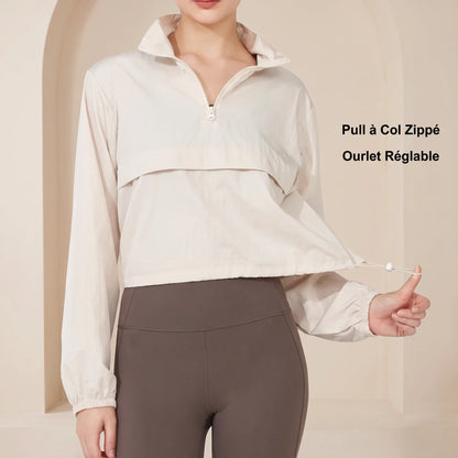 Détail du coupe-vent femme beige : col zippé au quart, ourlet réglable par cordon et poignets élastiqués