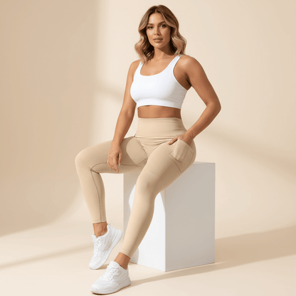 Legging Anti-Cellulite Gainant Push-Up avec Poches nude, pose assise sur cube, vue 3-4