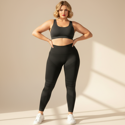 Legging anti-cellulite grande taille taille haute effet ventre plat, femme ronde de face, studio crème