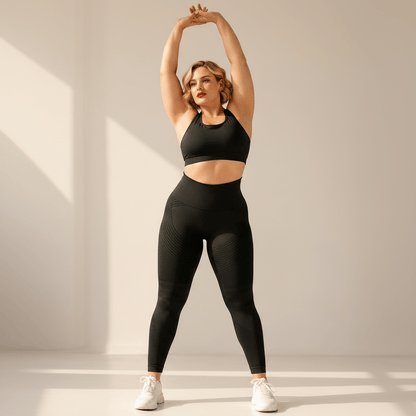 Legging anti-cellulite grande taille en étirement yoga, liberté de mouvement, femme ronde, studio ivoire