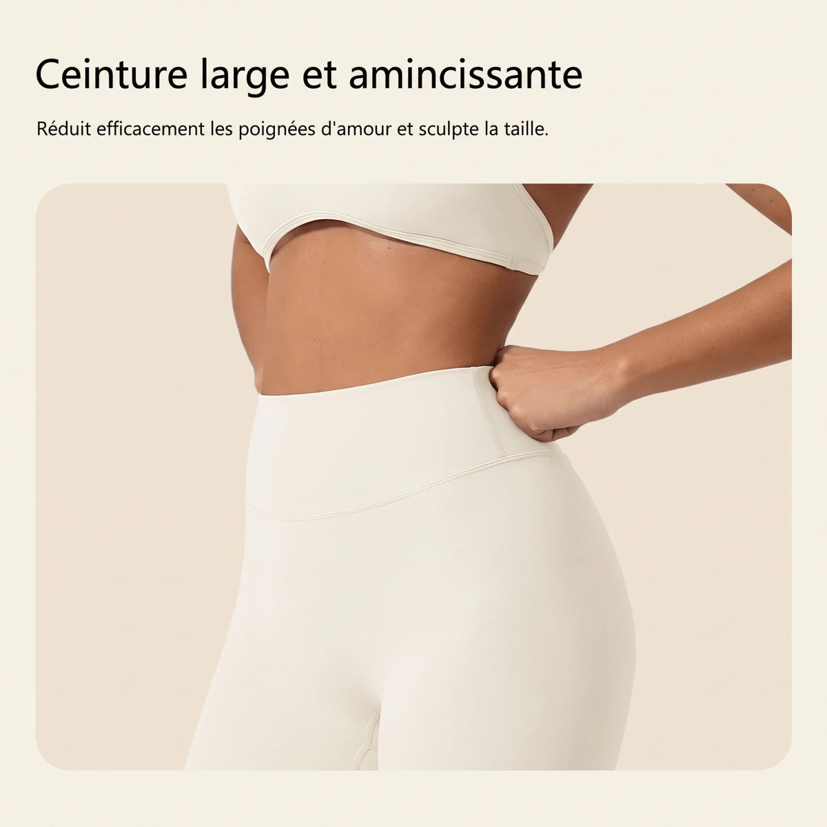 Détail de la large ceinture taille haute du legging blanc court, qui marque la taille et sculpte la silhouette