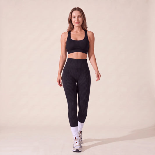 Legging côtelé femme noir taille haute, vu de face, en marchant
