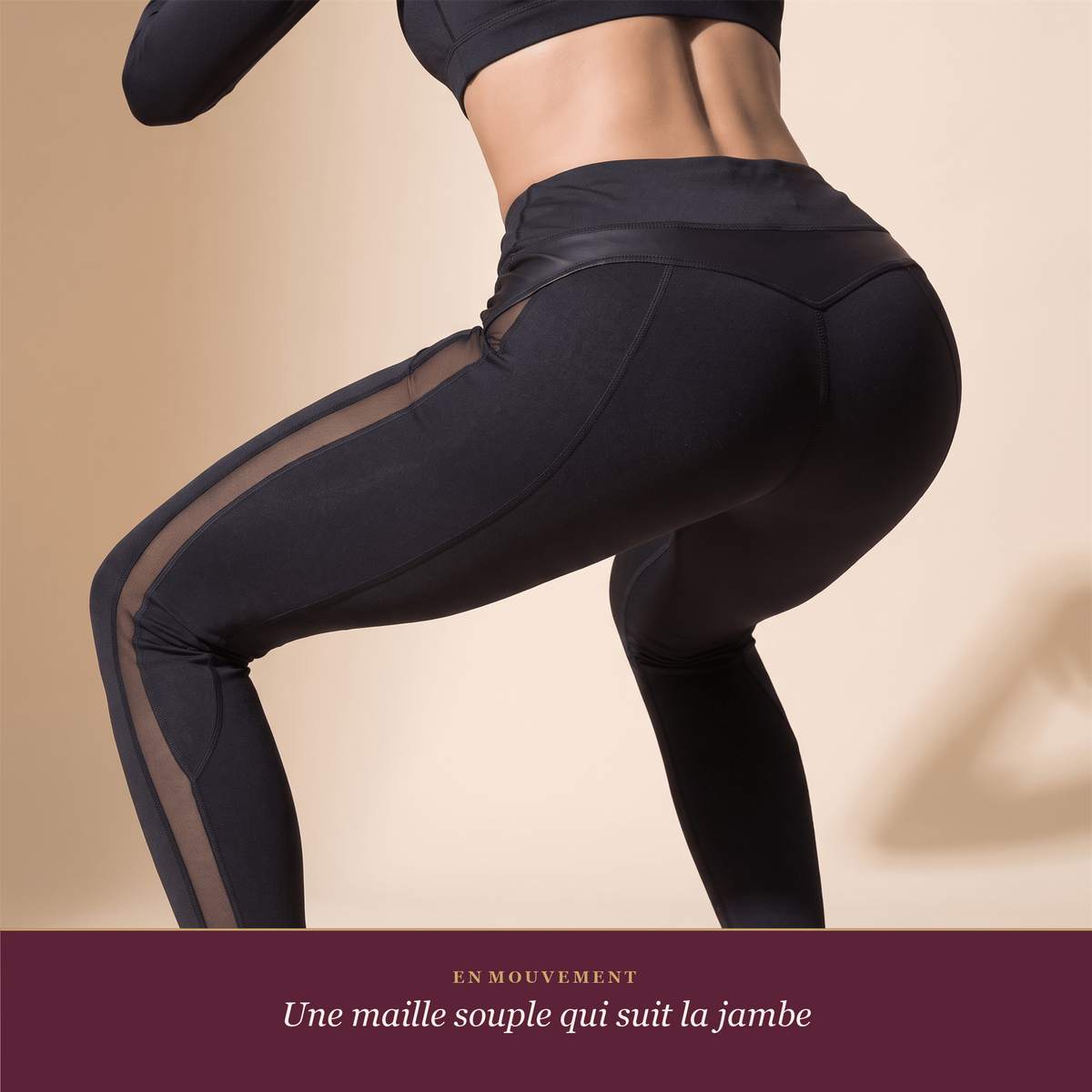 Legging femme noir en mouvement, détail du côté en maille souple pendant un squat