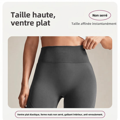 Gros plan sur la ceinture haute du legging noir taille haute effet ventre plat, ferme sans serrer