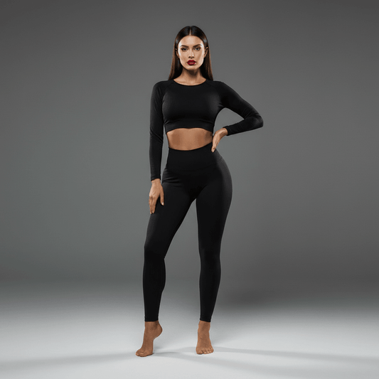 Legging push up noir, vue de face avec pose élégante et visage visible, photo studio fond gris minimaliste, taille haute gainante.