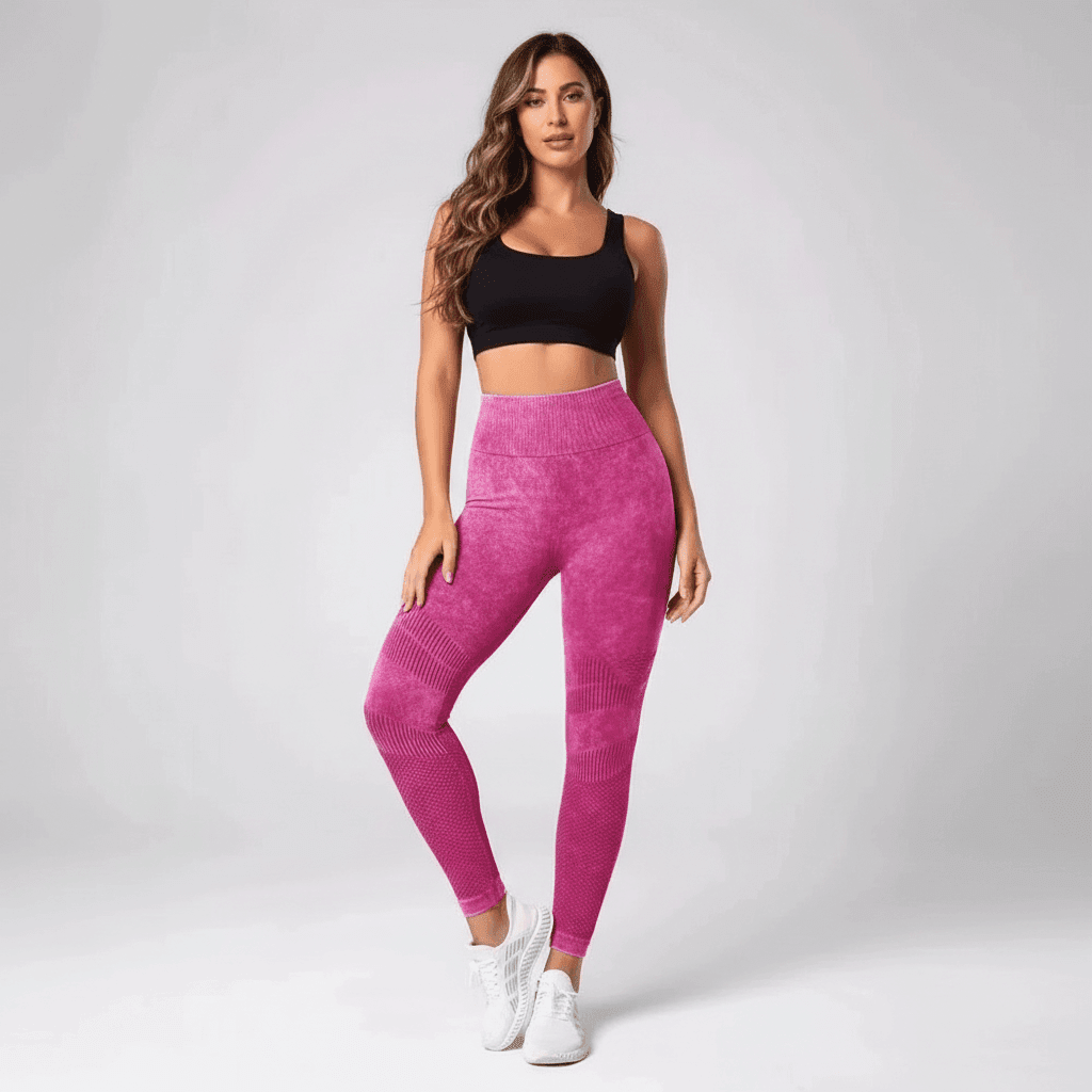 femme portant un legging strong rose vue de face dans une pose élégante en studio