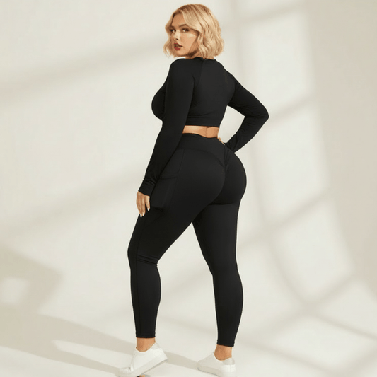 Leggings femme grande taille noir scrunch V taille haute poche vue de dos fond studio crème