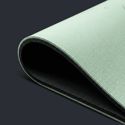  Détail de la texture antidérapante du tapis yoga OmFlow en TPE pour sécuriser les postures