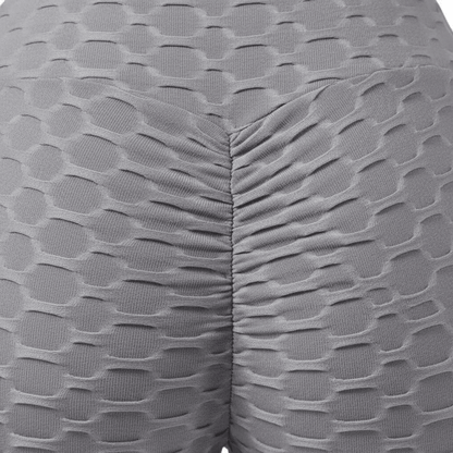 Short Anti-Cellulite Nid d'Abeille Taille Haute gris clair, zoom sur la matière nid d’abeille (texture 3D honeycomb) et les détails du tissu, photo studio haute définition.