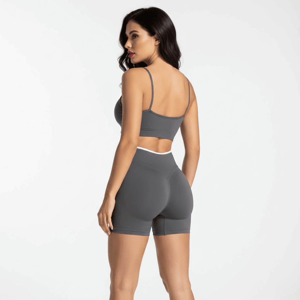 Sport short femme gris foncé vue de dos, taille haute, matière lisse, ceinture blanche