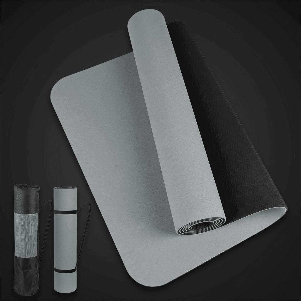 Tapis de sol sport Maxiflow gris double face sur fond anthracite premium, rendu studio minimaliste.