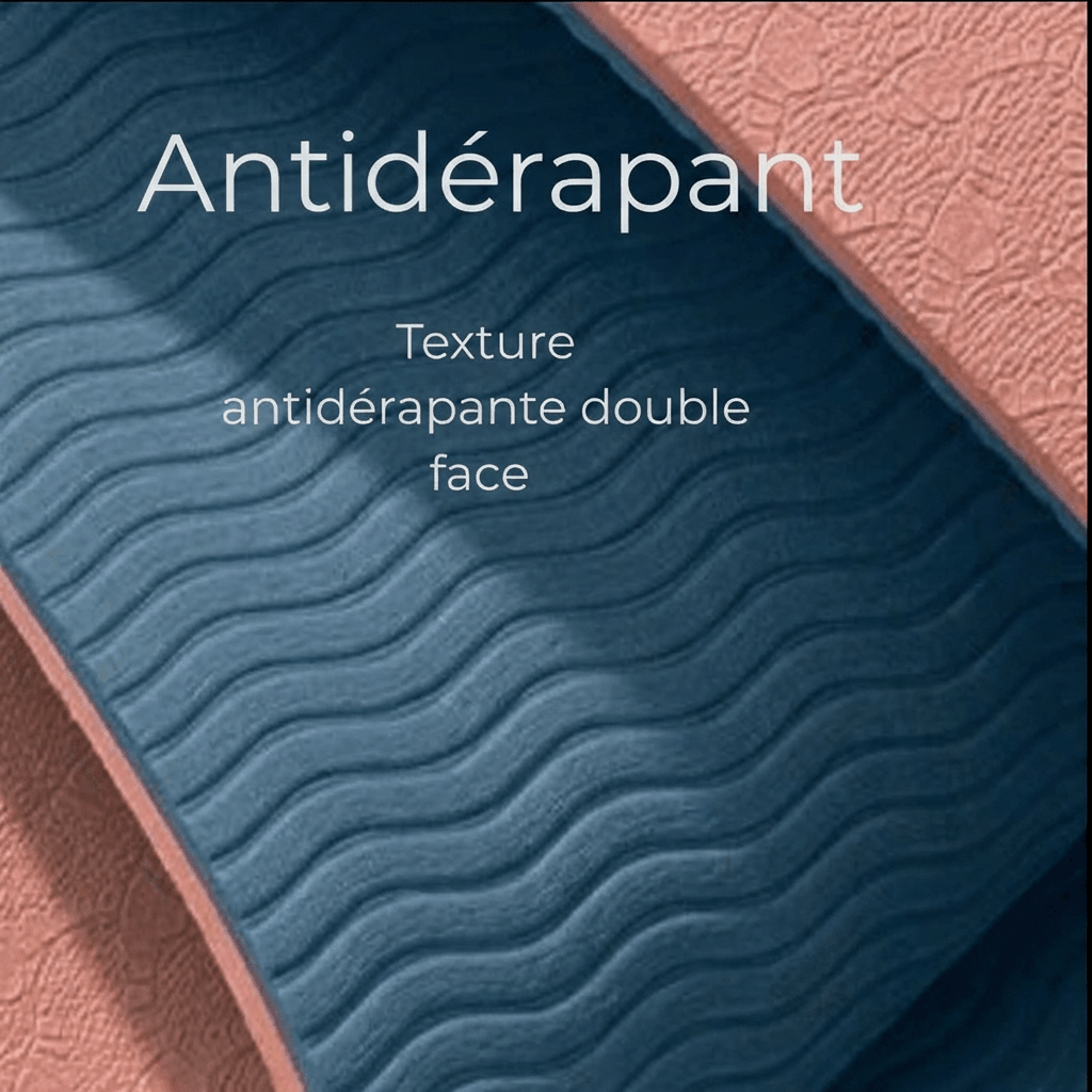 Gros plan du tapis Asana Aura : face rose poudré et verso bleu antidérapant à texture ondulée, avec le texte “Antidérapant – Texture antidérapante double face