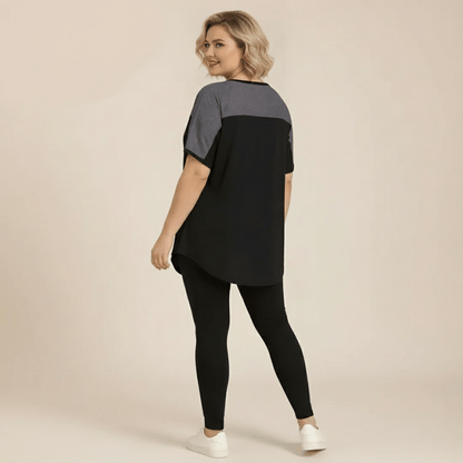 Tee shirt grande taille femme noir empiècements mesh gris color-block vue de dos trois-quarts épaules fond studio crème
