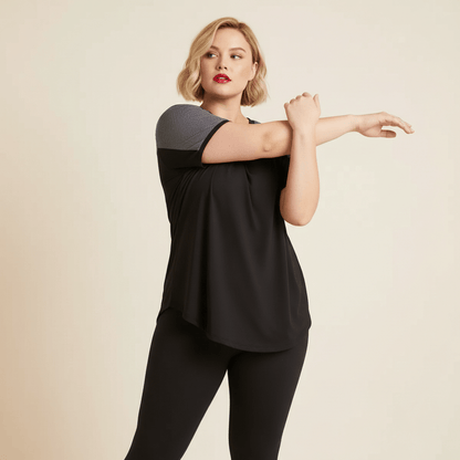 Tee shirt grande taille femme noir mesh gris color-block torsion douce pose échauffement fond studio crème