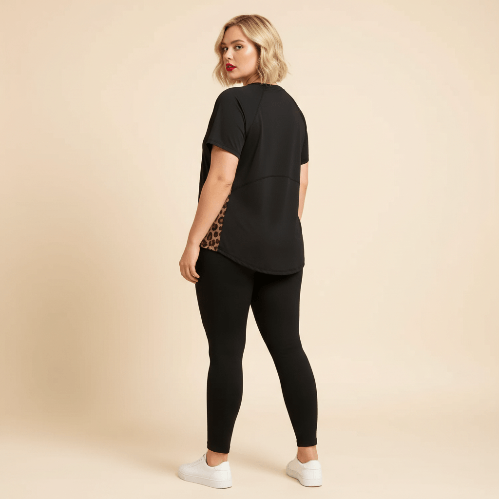 Tshirt sport femme grande taille noir empiècements maille léopard vue de dos fond studio crème